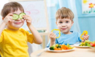 Kids-Eating-Healthy-Food-In-Kindergarten-Or-At-Home